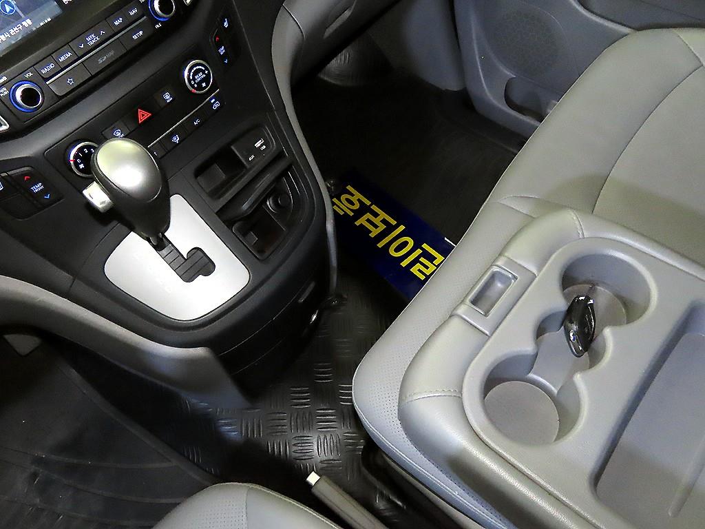 HYUNDAI Starex - Vista 12