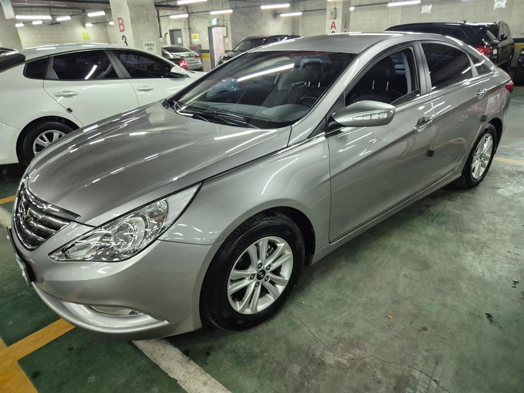 HYUNDAI Sonata - Vista 5
