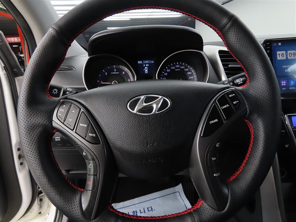 HYUNDAI i30 - Vista 8