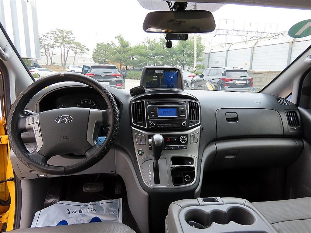 HYUNDAI Starex - Vista 8