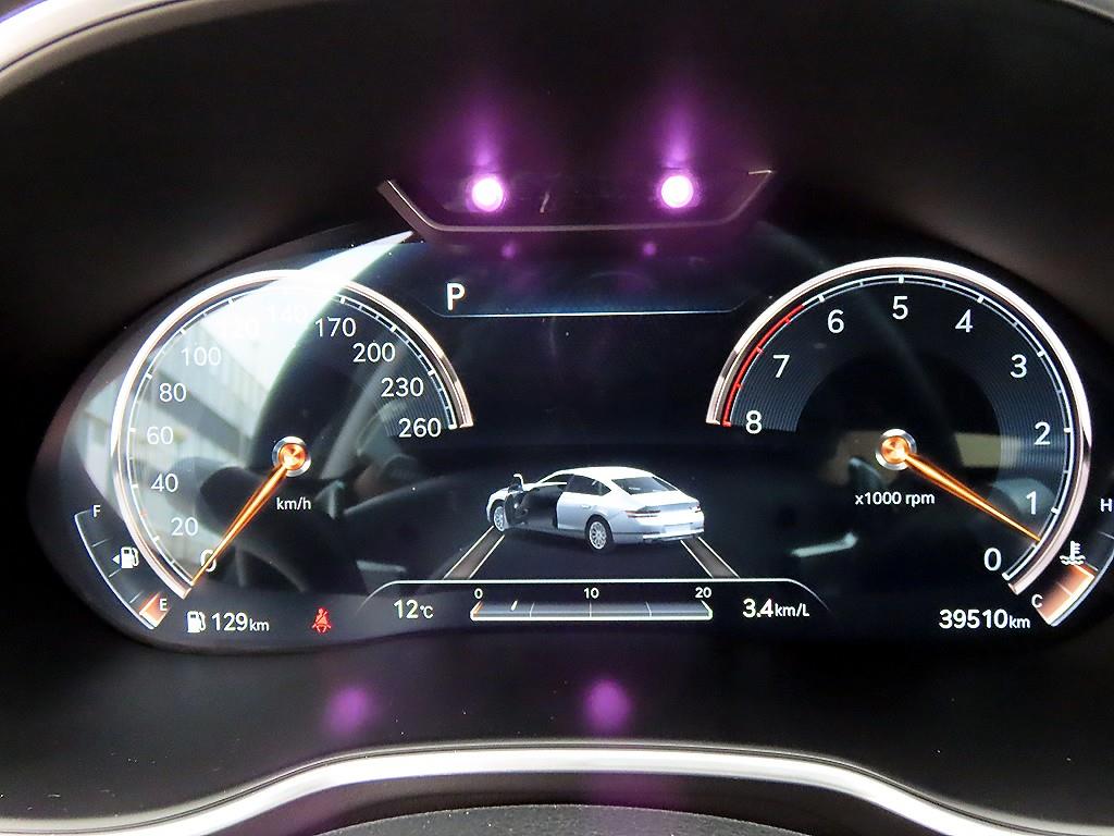 Genesis G80 - Vista 9