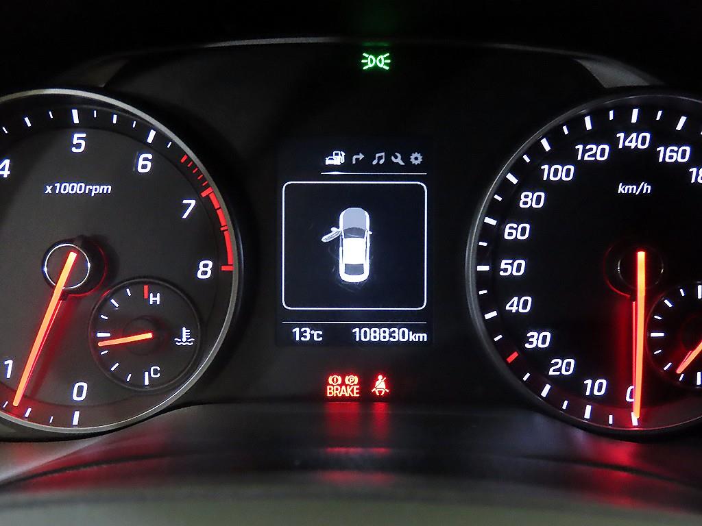 HYUNDAI Avante - Vista 9