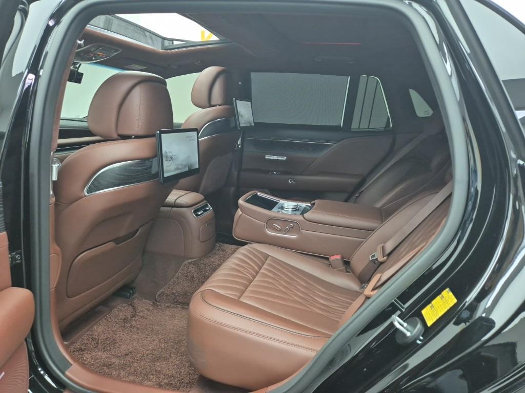 Genesis G90 - Vista 12