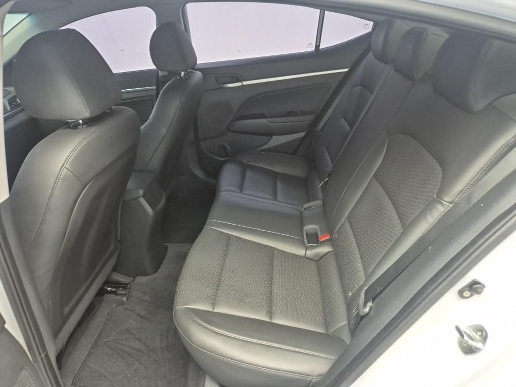 HYUNDAI Avante - Vista 12