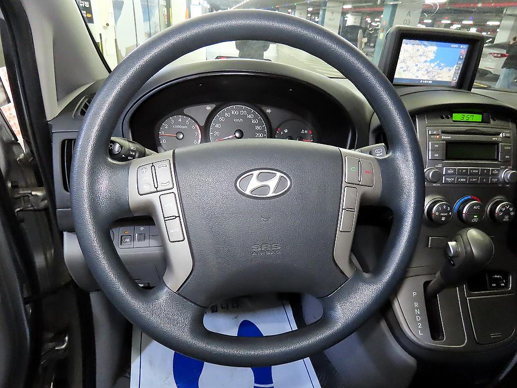 HYUNDAI Starex - Vista 8