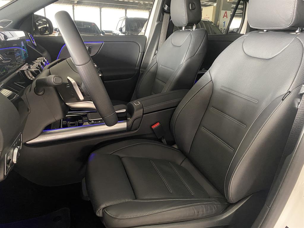 Mercedes Benz EQA - Vista 12