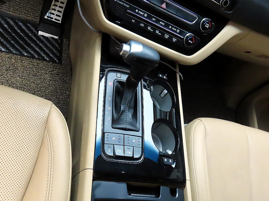 KIA Carnival - Vista 10