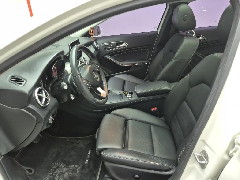 Mercedes Benz GLA Class - Vista 11