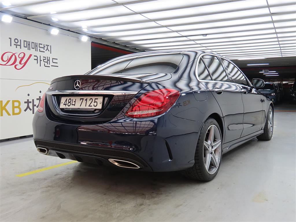 Mercedes Benz C Class - Vista 4