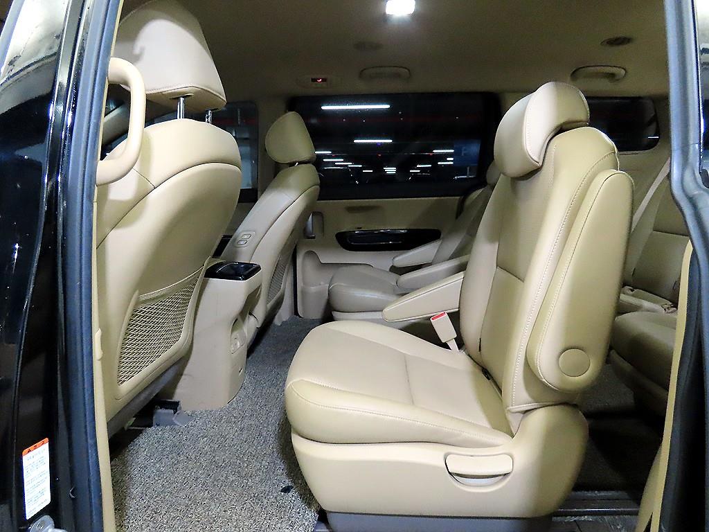 KIA Carnival - Vista 7