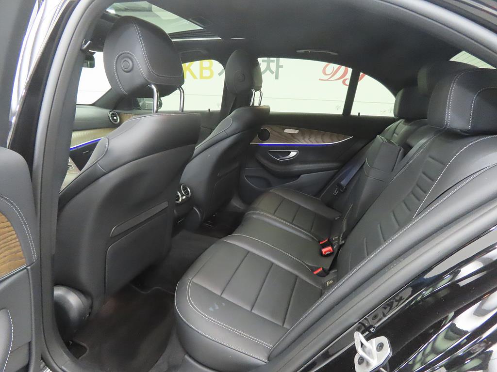 Mercedes Benz E class - Vista 6