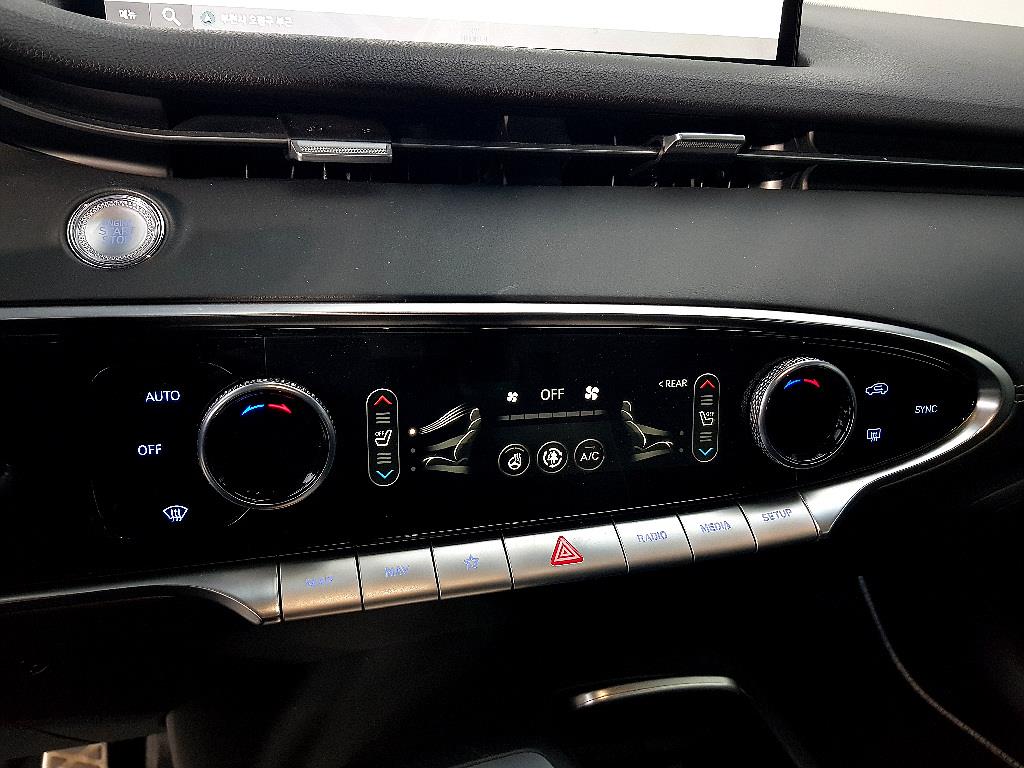 Genesis GV70 - Vista 11