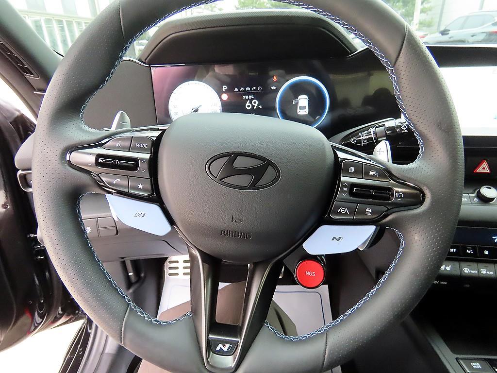 HYUNDAI Avante - Vista 8