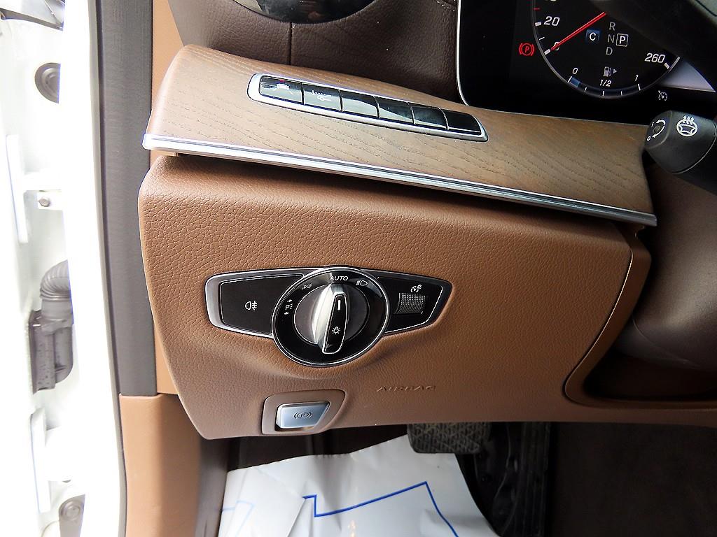 Mercedes Benz E class - Vista 12