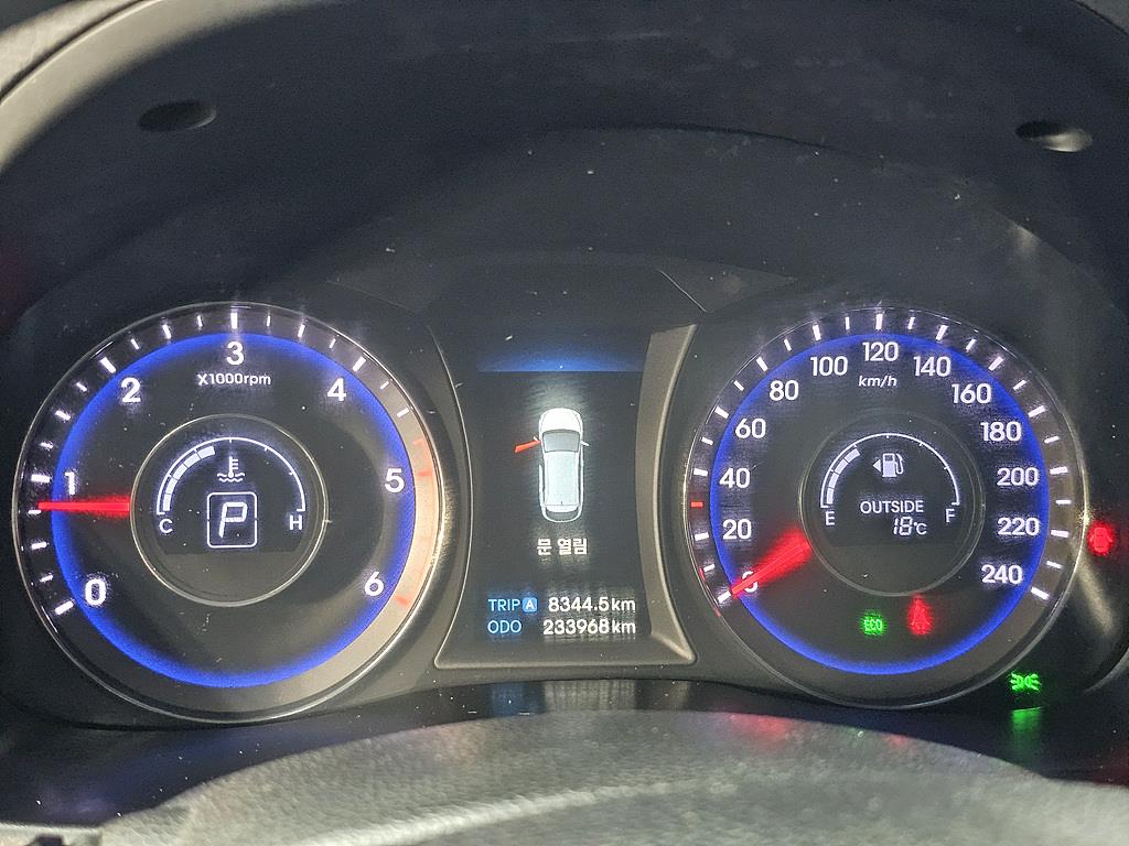 HYUNDAI i40 - Vista 7