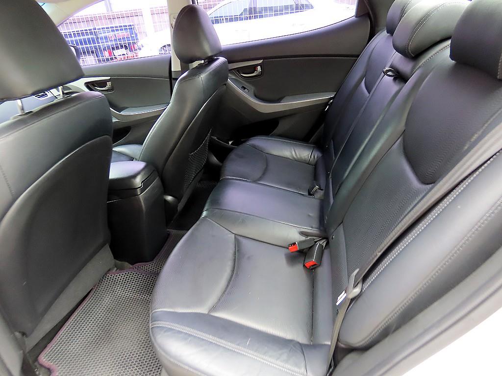 HYUNDAI Avante - Vista 6