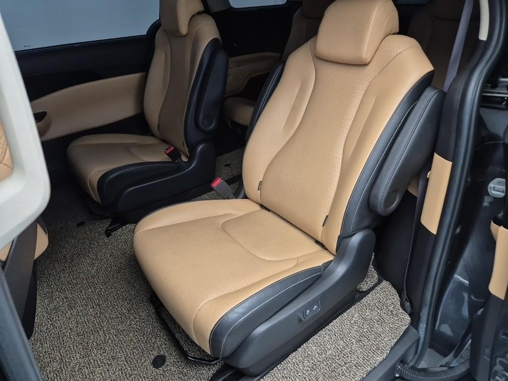 KIA Carnival - Vista 11