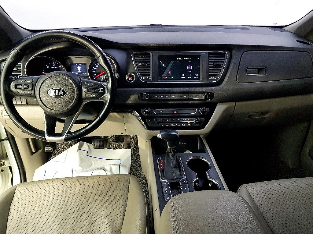 KIA Carnival - Vista 5