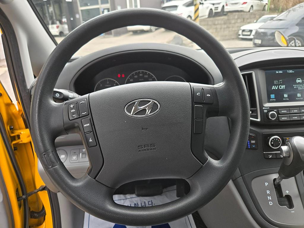 HYUNDAI Starex - Vista 8
