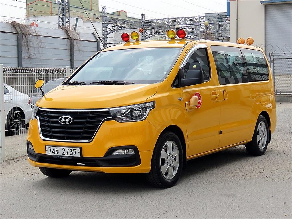 HYUNDAI Starex - Vista 2