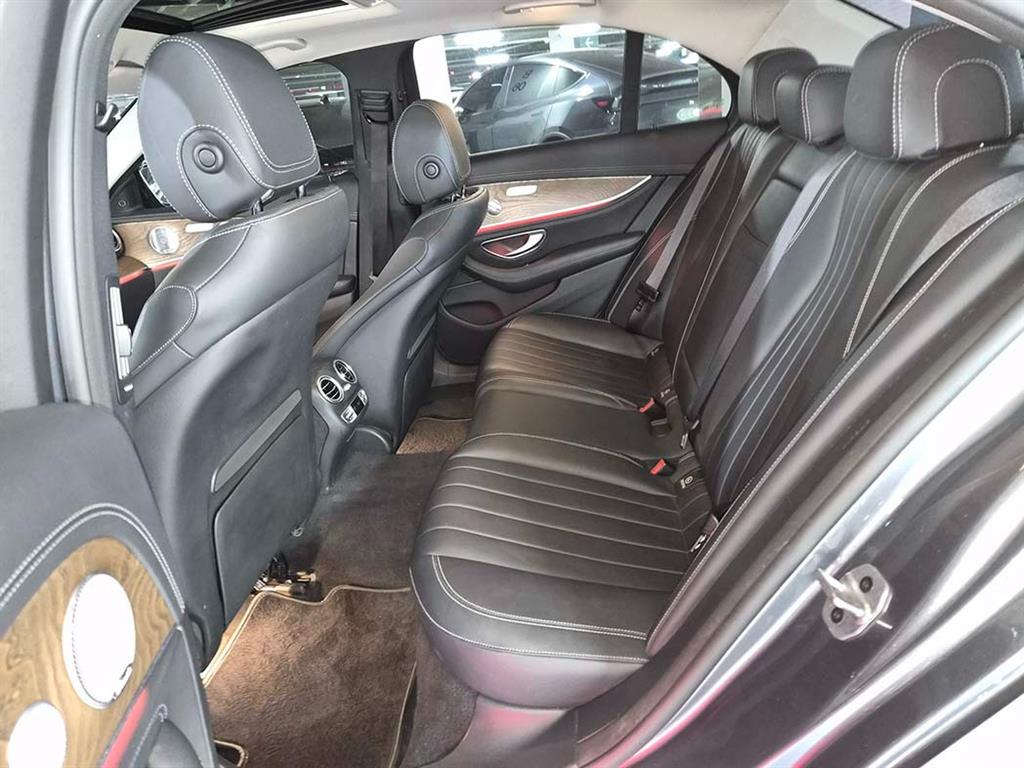 Mercedes Benz E class - Vista 7