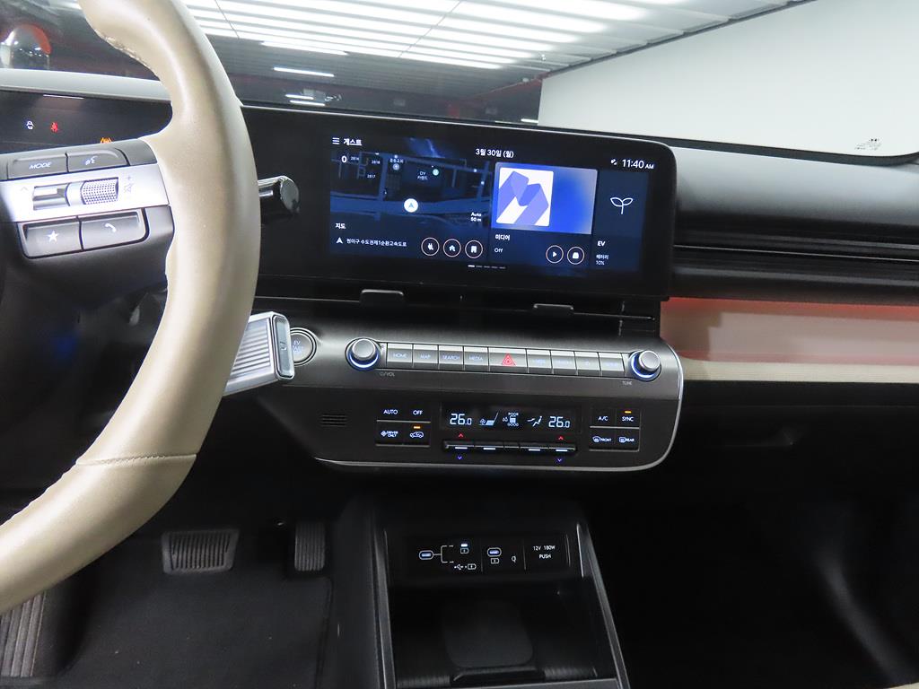 HYUNDAI Kona - Vista 10