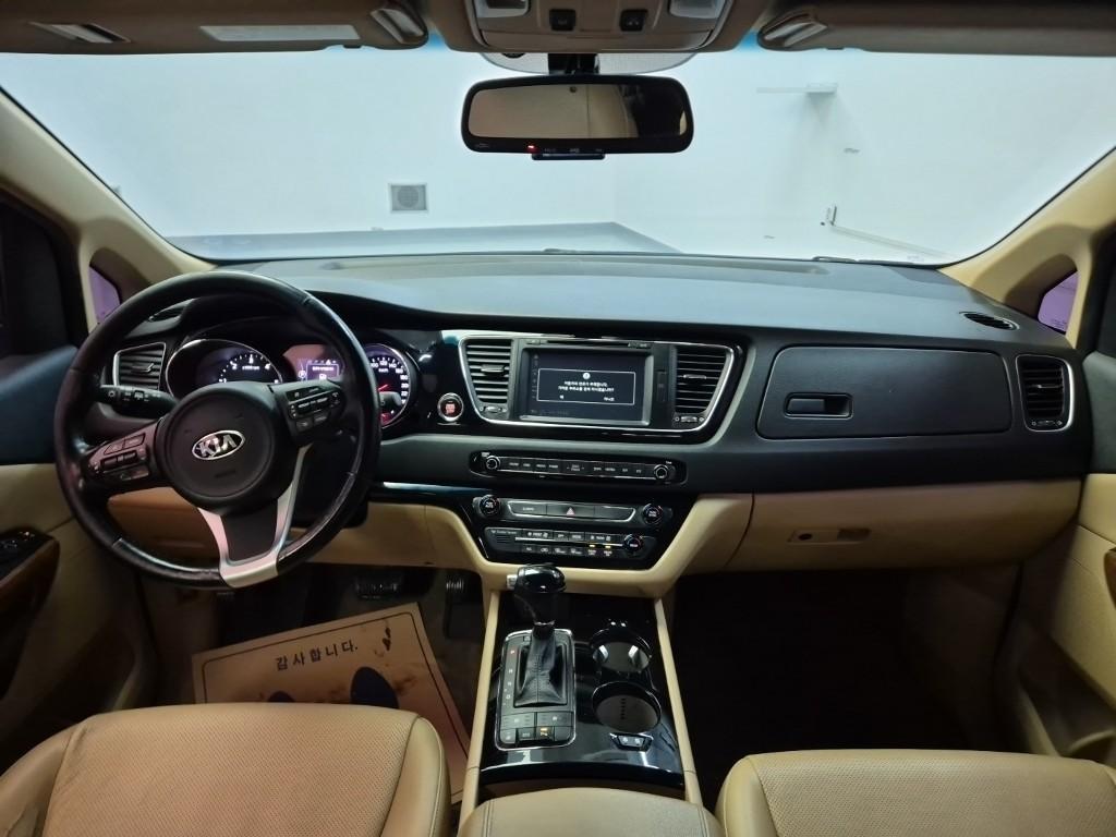 KIA Carnival - Vista 7