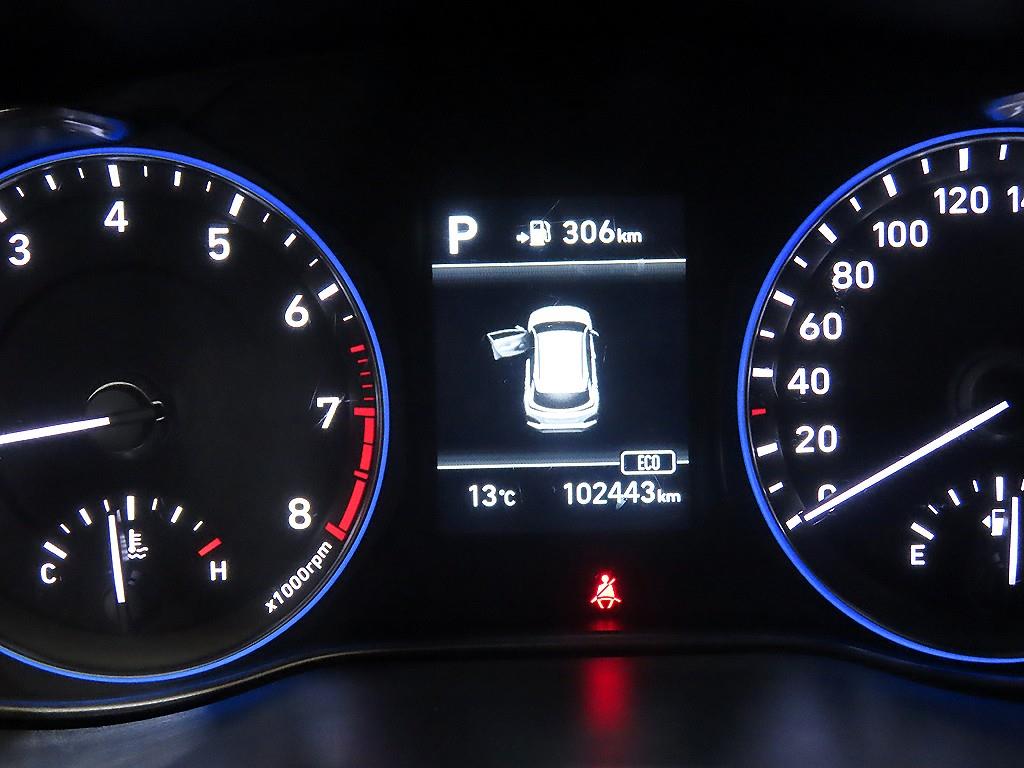 HYUNDAI Kona - Vista 9