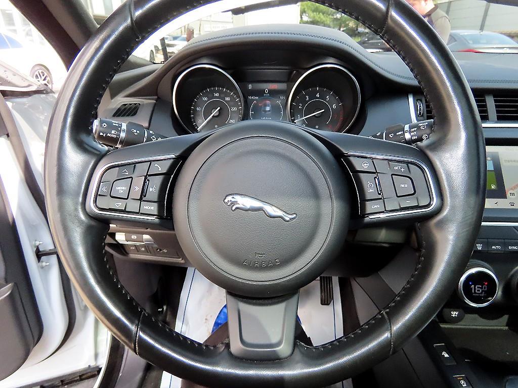 Jaguar E-PACE - Vista 8