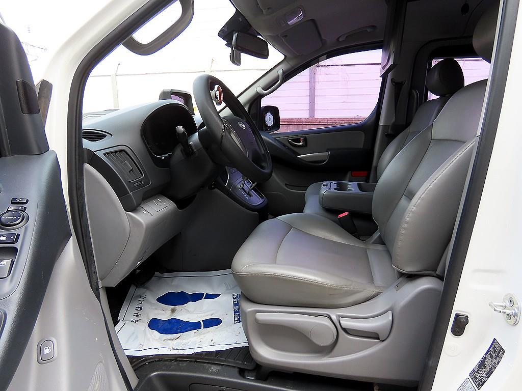 HYUNDAI Starex - Vista 5