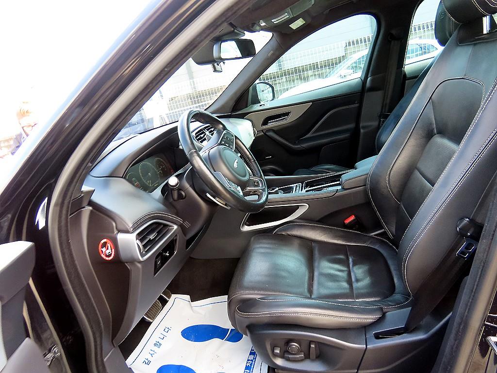 Jaguar F-PACE - Vista 5