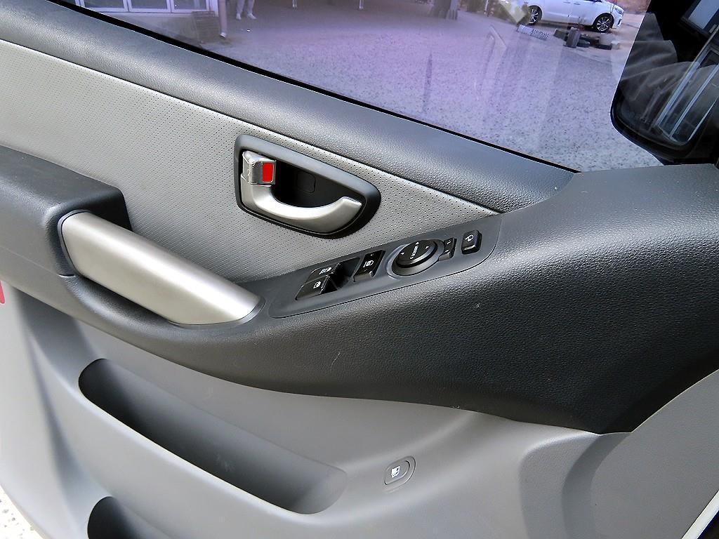 HYUNDAI Starex - Vista 12