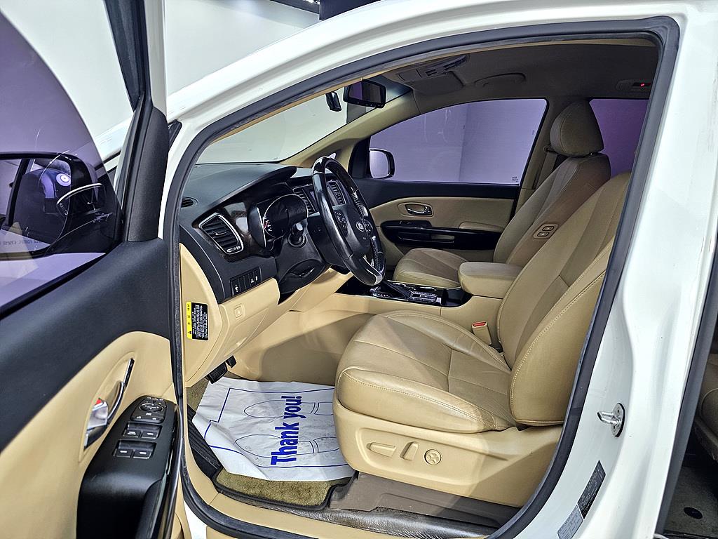 KIA Carnival - Vista 8