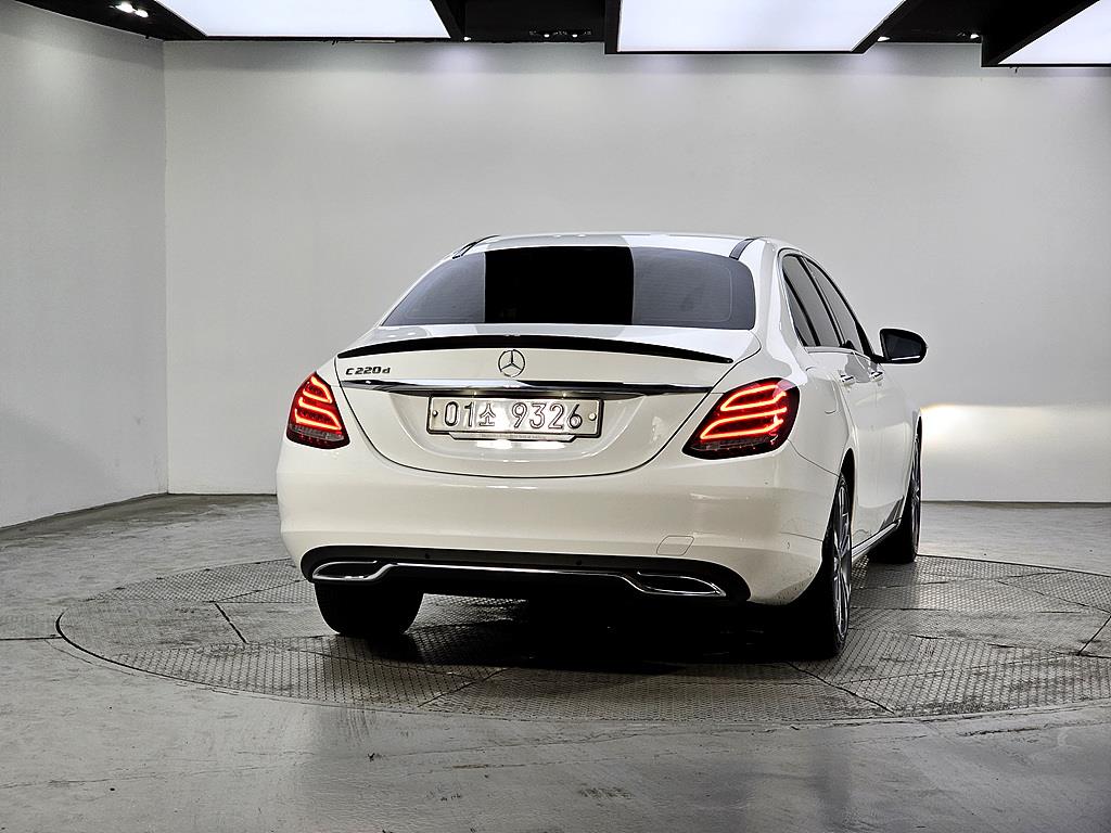 Mercedes Benz C Class - Vista 3