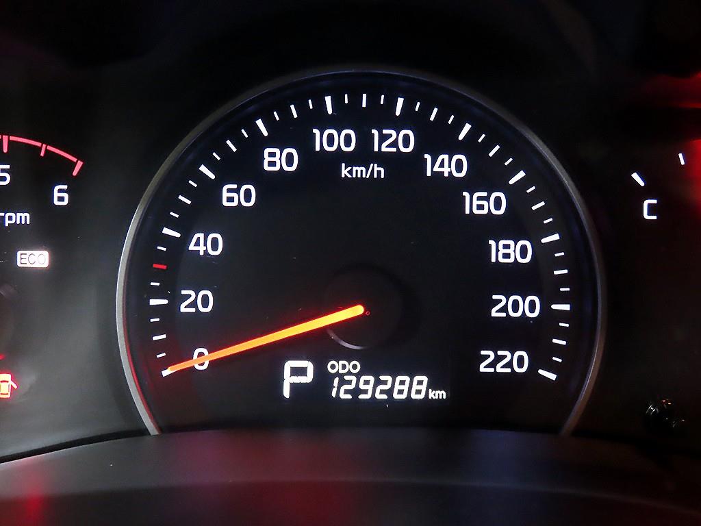 KIA Carnival - Vista 9