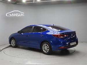 HYUNDAI Avante - Vista 6