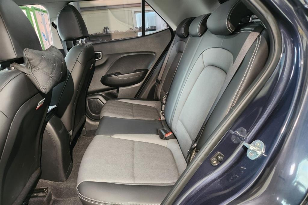 HYUNDAI Venue - Vista 5