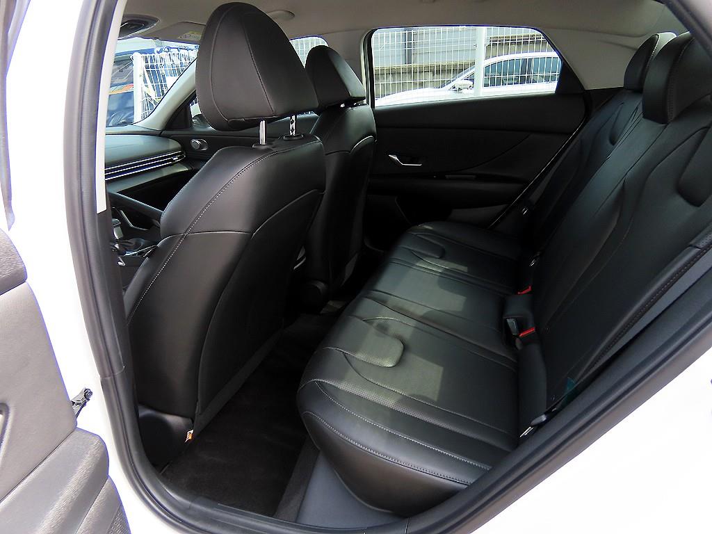 HYUNDAI Avante - Vista 6