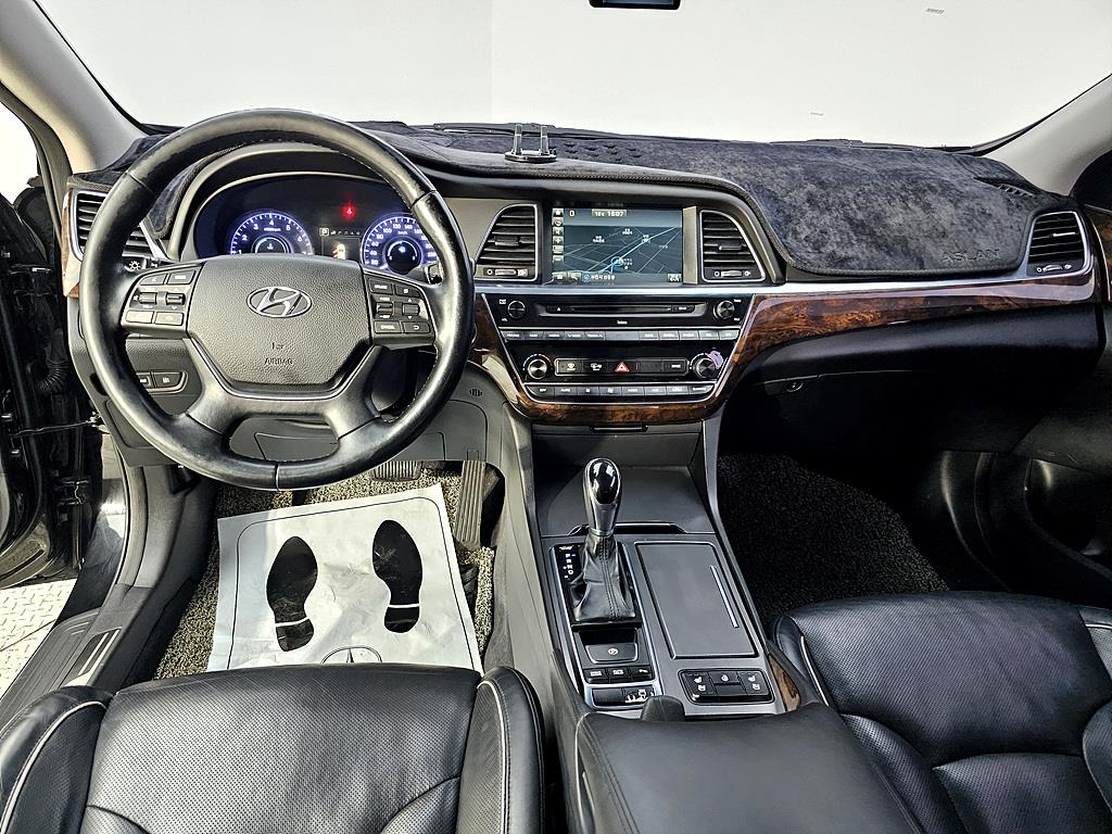 HYUNDAI Aslan - Vista 5