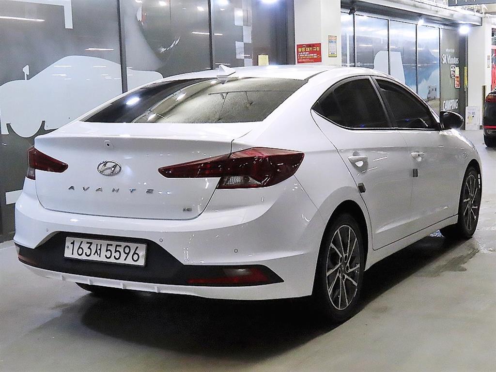 HYUNDAI Avante - Vista 4