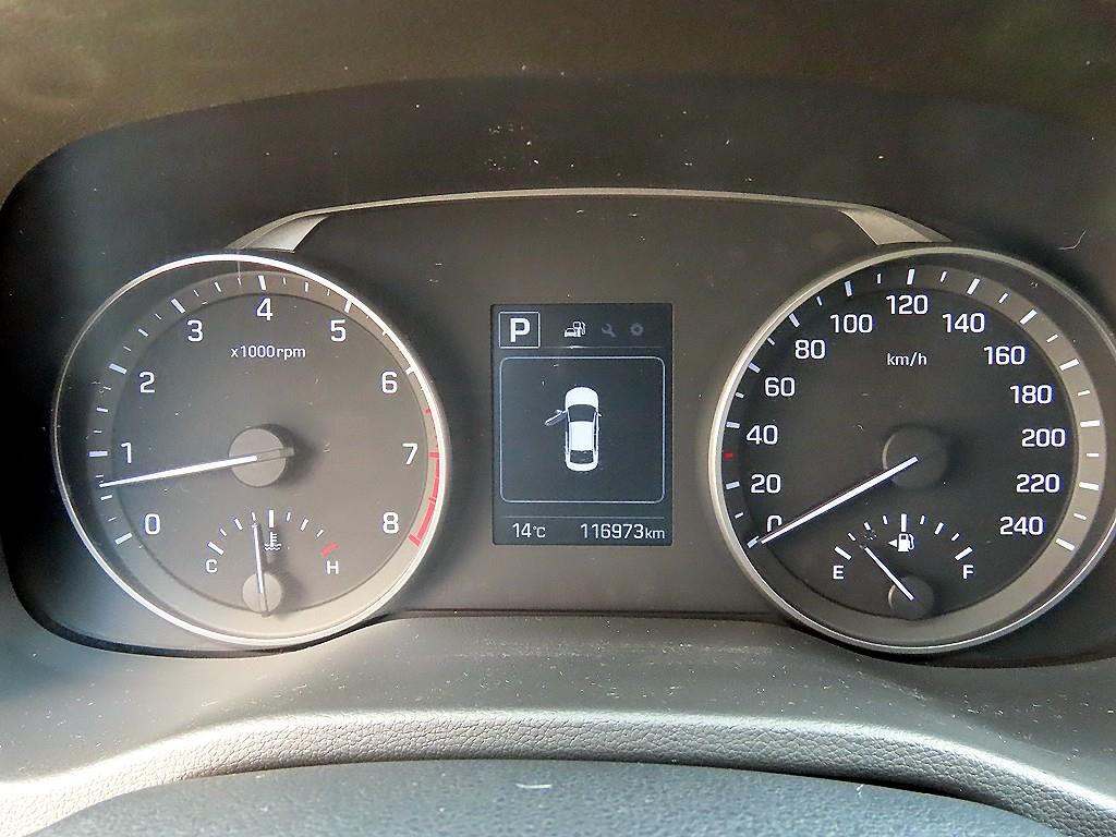 HYUNDAI Avante - Vista 9