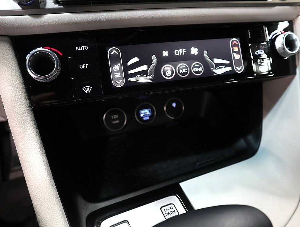 Genesis G70 - Vista 12