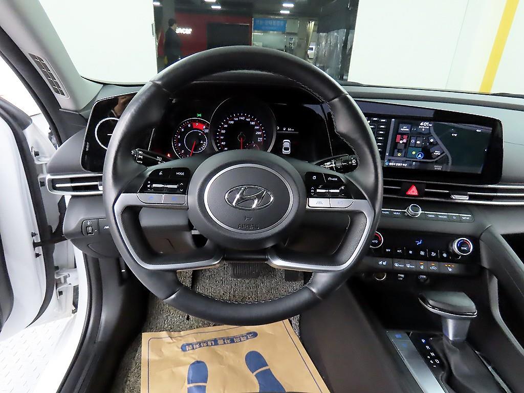 HYUNDAI Avante - Vista 9