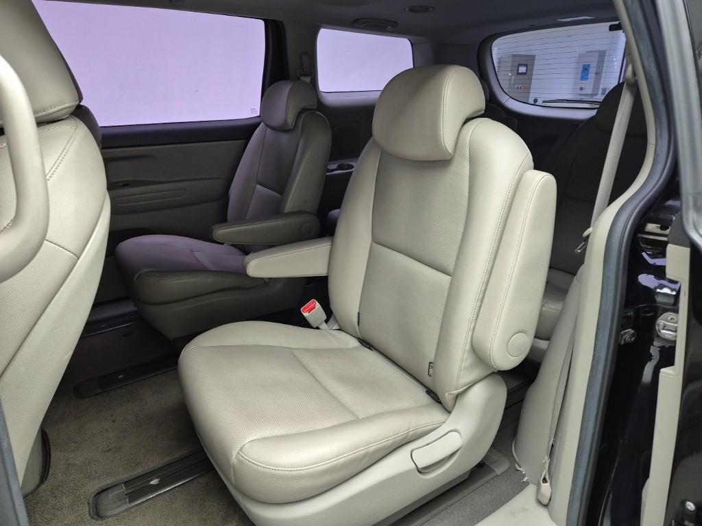 KIA Carnival - Vista 11