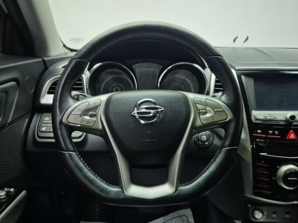 Ssangyong Tivoli - Vista 9