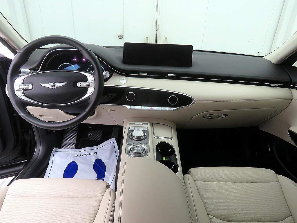 Genesis GV70 - Vista 9