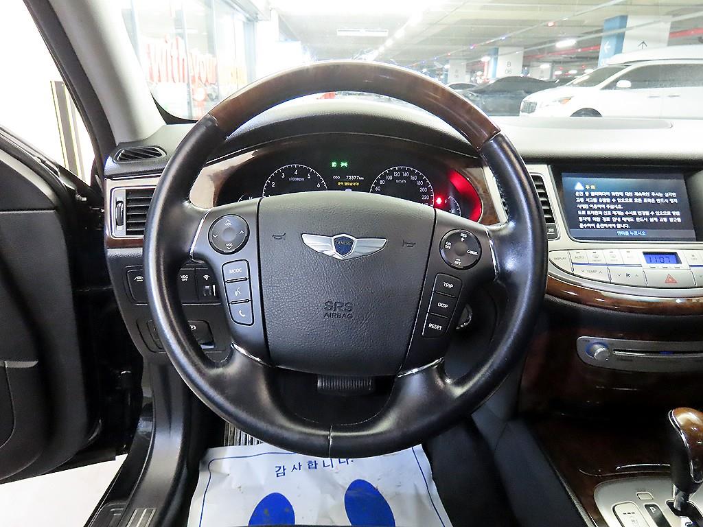 HYUNDAI Genesis - Vista 8