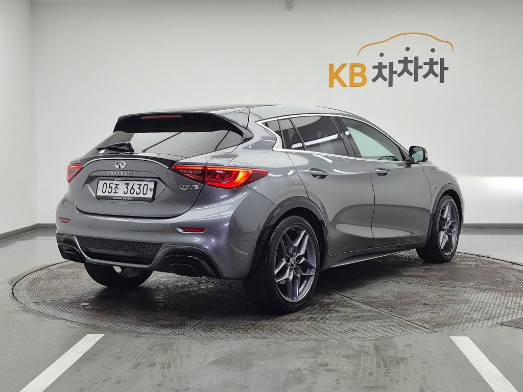 Infiniti Q - Vista 4