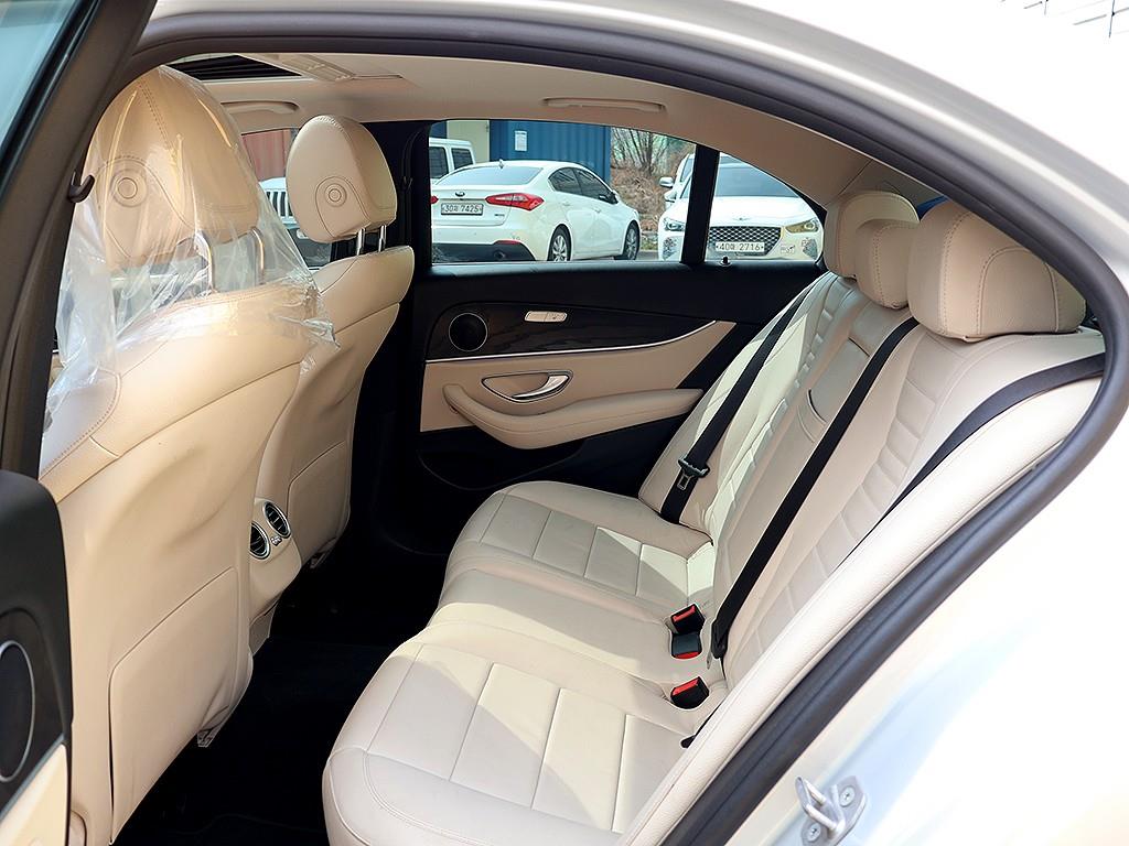 Mercedes Benz E class 2017 Gris - Importación desde Corea - HF Imports Iquique - Foto 11