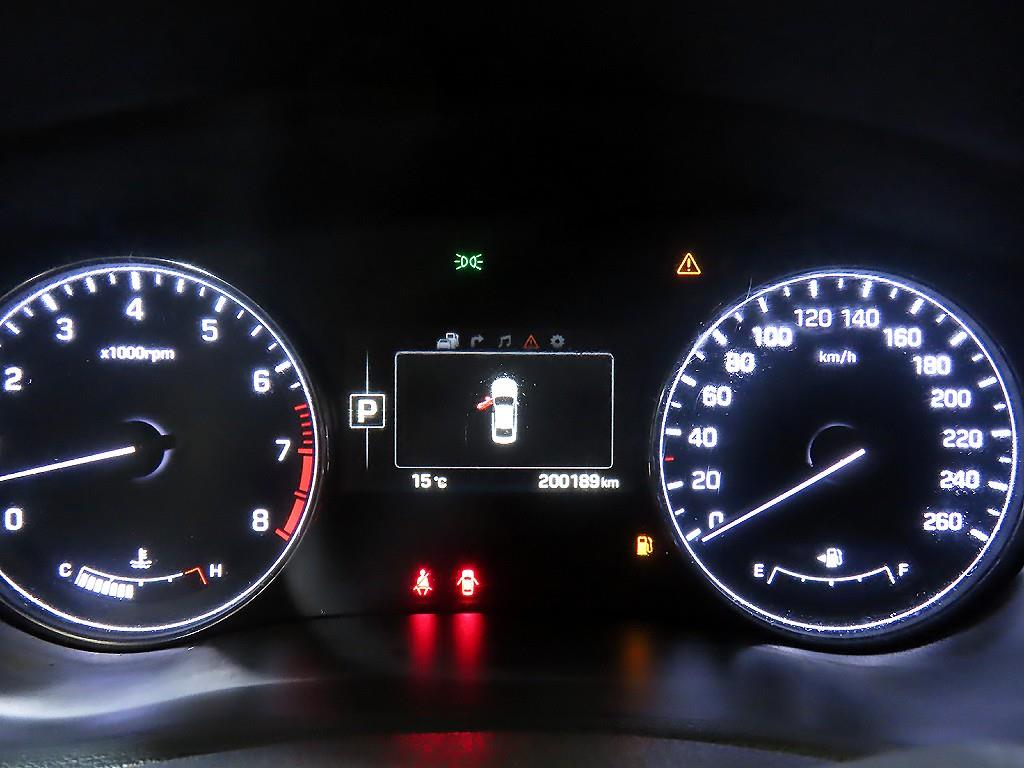 HYUNDAI Genesis - Vista 9